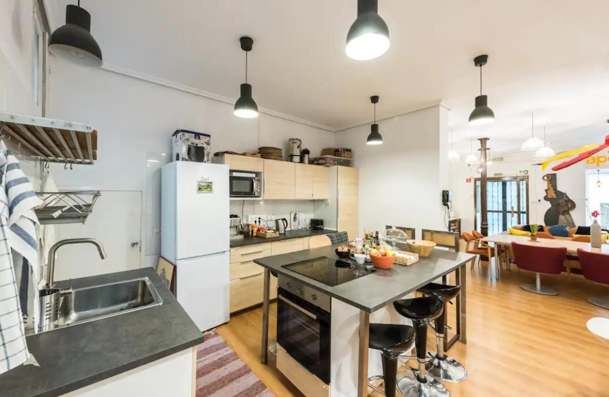 Encomienda Guest House Madrid Luaran gambar